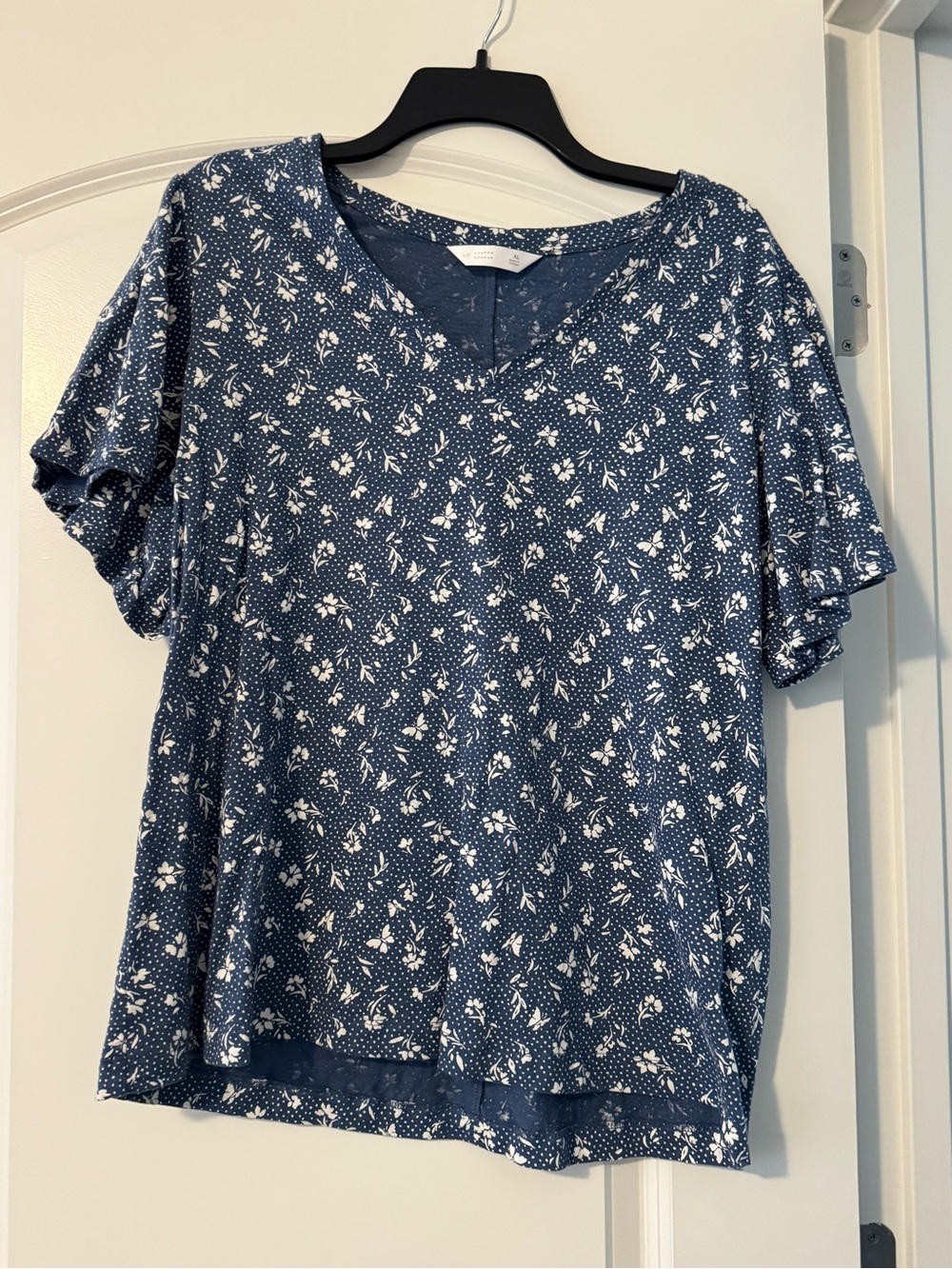 LC Lauren Conrad Navy Blue White Floral V-Neck Short Sleeve Tee